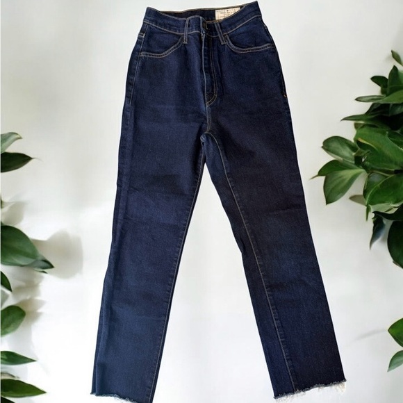 imogene + willie Denim - Imogene + Willie Elizabeth Dark Wash Jeans Size 26